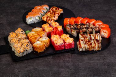 Japon Suşi ile çeşitli madde ayarla