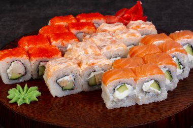 Japon Suşi ile çeşitli madde ayarla