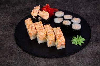 Japon Suşi ile çeşitli madde ayarla