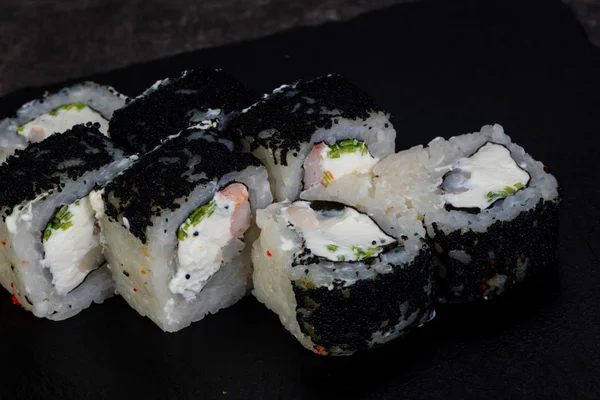 Karides ile Japon geleneksel rulo