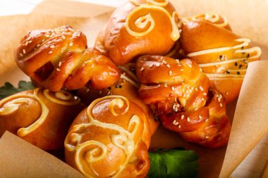 Pasta pasta et, patates ve lahana ile