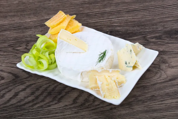 Prato Queijo Com Brie Azul Parmesão — Fotografia de Stock