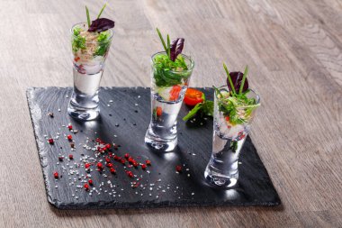 Somun sos ve chuka ile Yengeç snack