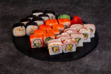 Japon Suşi ile çeşitli madde ayarla