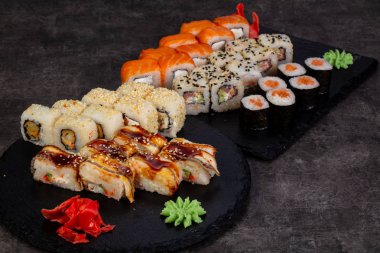 Japon Suşi ile çeşitli madde ayarla