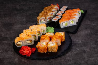 Japon Suşi ile çeşitli madde ayarla