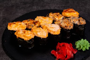 Japon Suşi ile çeşitli madde ayarla