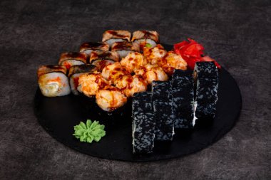 Japon Suşi ile çeşitli madde ayarla