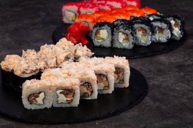 Japon Suşi ile çeşitli madde ayarla