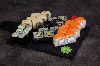 Japon Suşi ile çeşitli madde ayarla