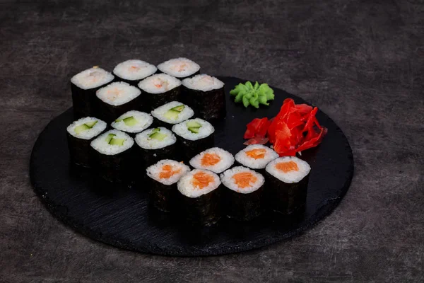 Japon Suşi ile çeşitli madde ayarla