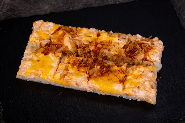 Japon traditonal pizza peyniri ile