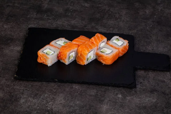 Japanische Traditionelle Rolle Mit Lachs — Stockfoto