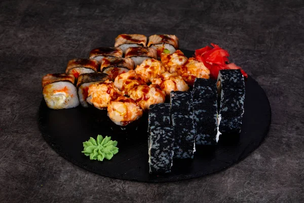 Japon Suşi ile çeşitli madde ayarla