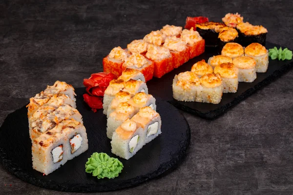 Japon Suşi ile çeşitli madde ayarla