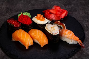 Japon Suşi ile çeşitli madde ayarla