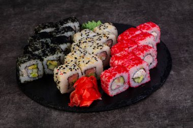 Japon Suşi ile çeşitli madde ayarla