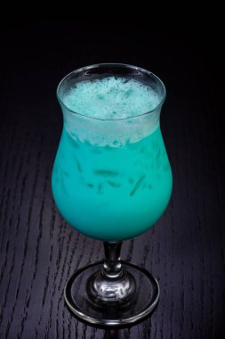 Tatlı nane milkshake bardak