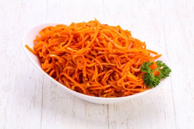 Kabın içinde çekilen havuç yığın