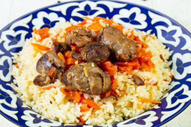 Havuç ve baharat ile kuzu pilav