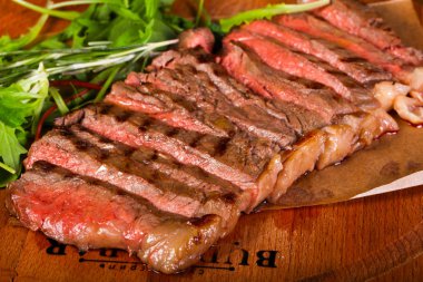 Kan ile sığır eti biftek