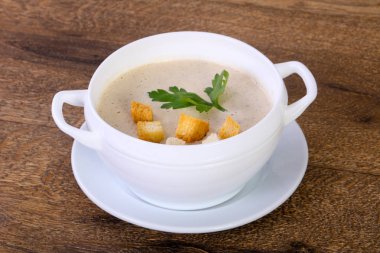 kremalı mantar çorbası maydanoz ile