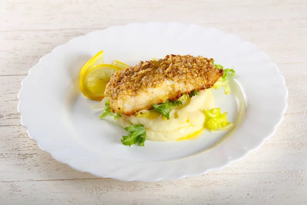 Pişmiş Morina balığı patates püresi ile