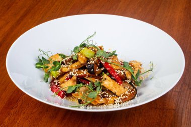 Tavuk lezzetli haşlanmış sebze