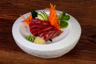 Japon soğuk suşi orkinos ile