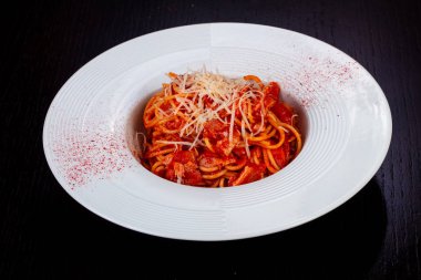 Domates soslu lezzetli carbonara