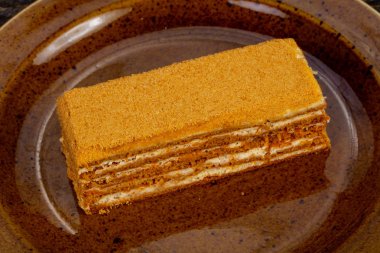 Lezzletli tatlım çok katmanlı kek 