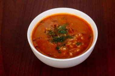 Turşu sebze ile Rus geleneksel çorba Rassolnik