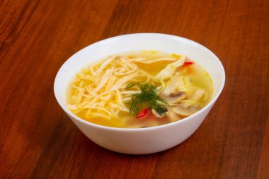 Tavuk ve şehriye çorbası Ramen