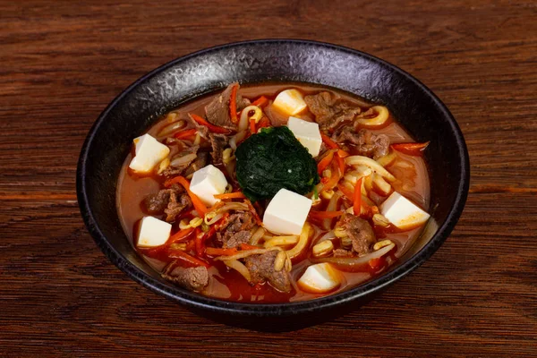 Japon çorba ramen tofu ve sığır eti ile