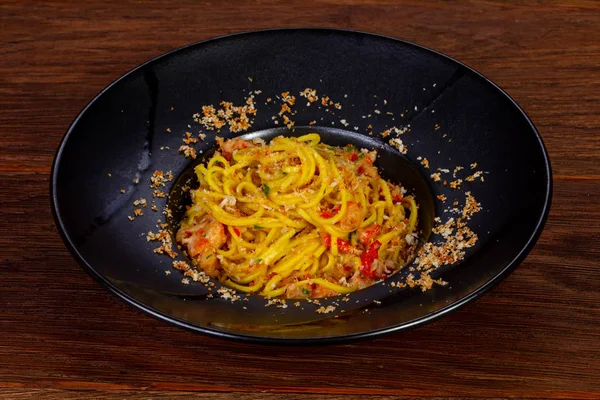 Doğal yengeç etli spagetti