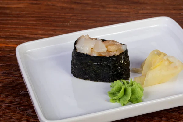 Japon Suşi gunkan tarak ile