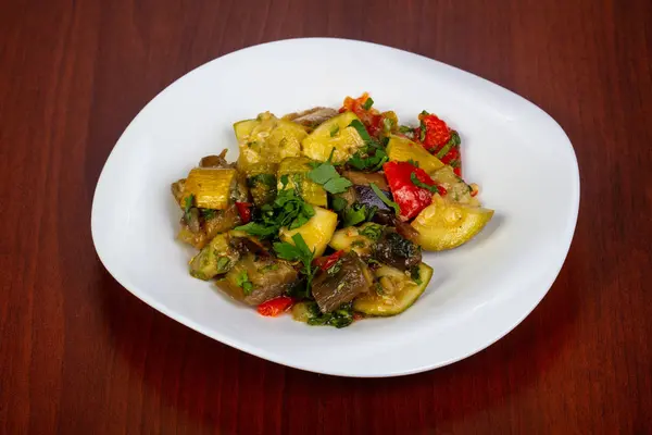 Tabak pişmiş sebze salatası