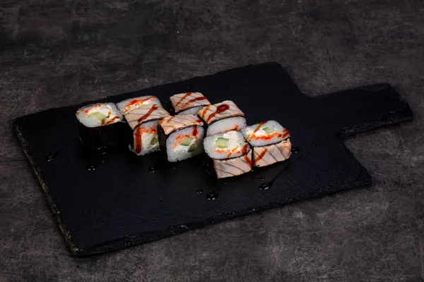 Japon geleneksel rulo somon ile