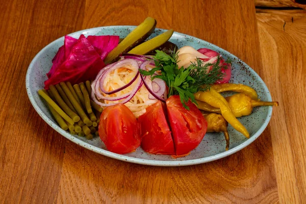 Gürcü Turşu sebze sarımsak ve lahana ile