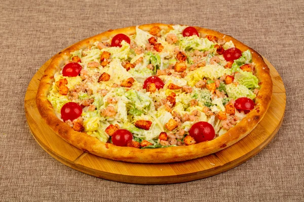 Sezar pizza karides ve salata yaprakları ile