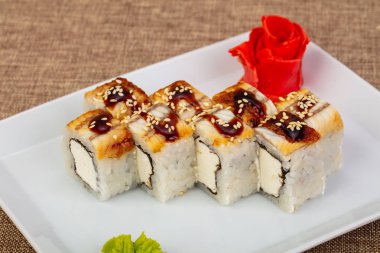 Japon geleneksel soğuk yılan balığı rulo