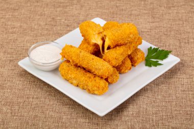 Kızarmış peynir sos ile sopa