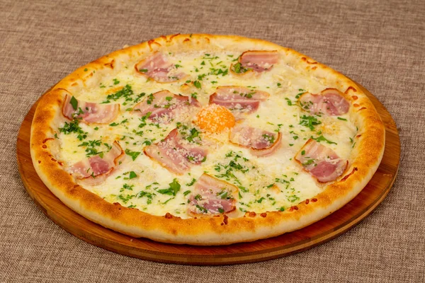 Pizza Carbonara jambon ve yumurta