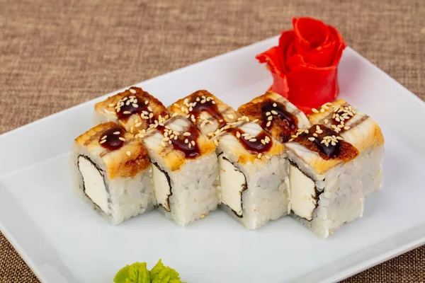 Japon geleneksel soğuk yılan balığı rulo