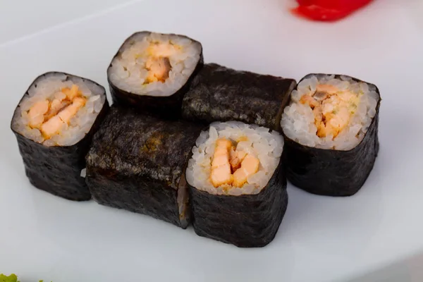 Maki Roll Jepang Dengan Salmon — Stok Foto