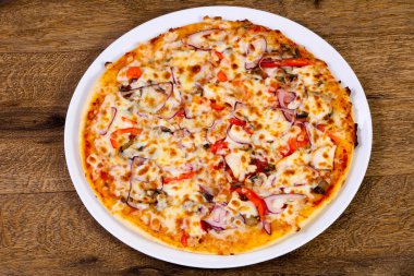 Sığır eti peynir ve soğan pizza