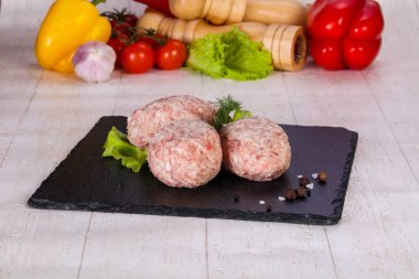 Çiğ Domuz pirzola - kıyılmış et