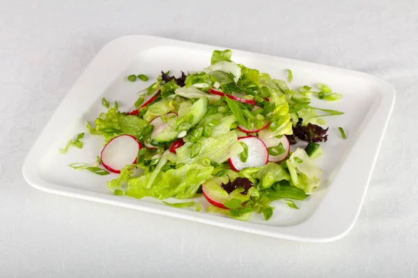 Turp, salatalık ve soğan ile diyet salata