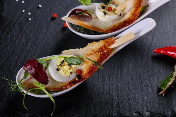 Yılan balığı ve Bıldırcın yumurta ile snack