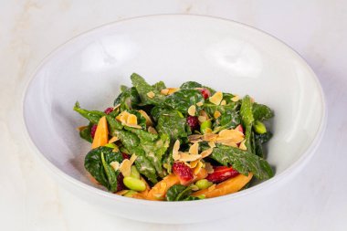 Meyve salatası mushmulla ve otlar